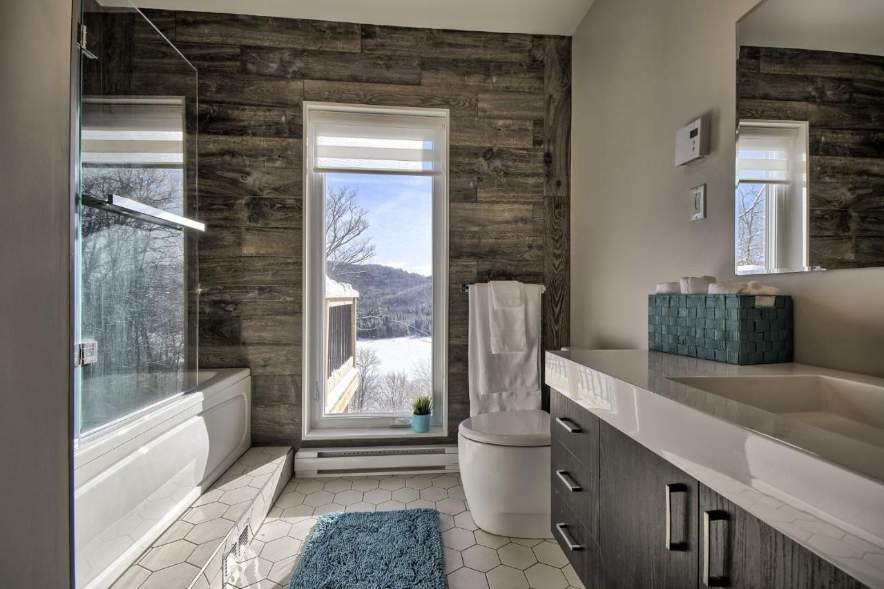 Modern Chalet With Mountain And Lake View By Reserver.Ca Sainte-Adèle Eksteriør billede